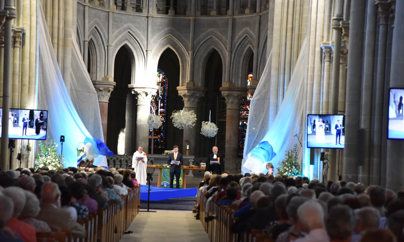 Le culte synodal de consécration et d’agrégation, présidé par une diacre, un animateur d’Église et un pasteur. © OIC EERV – Gérard Jaton
